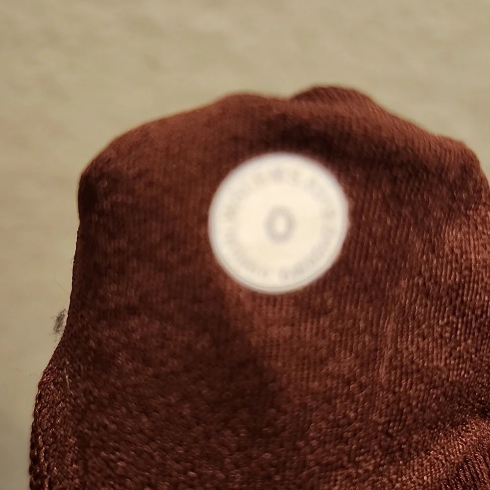Lululemon maroon leggings LIKE NEW Size 0 - Picture 4 of 4